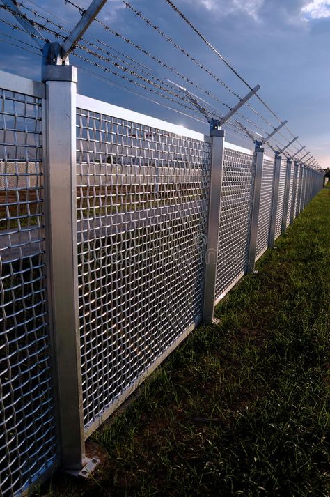 Aluminium Fencing, Fence Wall Design, Compound Wall Design, Wood Fencing, Gates And Railings, House Fence Design, Modern Fence Design, Compound Wall, Security Fence