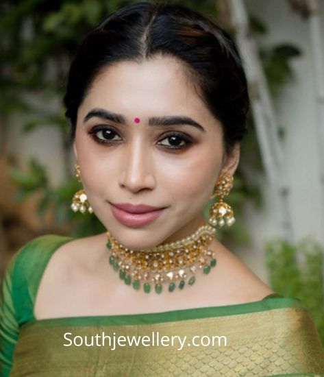 Aarti Ravi in a polki choker set photo Aarti Ravi, Wedding Lip, Polki Choker Set, Wedding Lips, Different Types Of Sarees, 22 Carat Gold Jewellery, Polki Choker, Jewellery South Indian, Latest Indian Jewellery