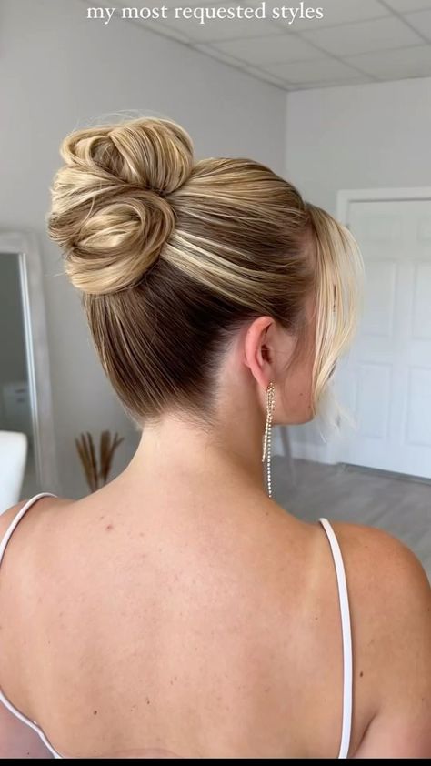 Hairstyles High Bun Wedding Hair Elegant Updo, Wedding Hair From Front View, High Wedding Updo, Bridal High Updo, Upswept Hairstyles, Stylish Bun, Chic Bun, Bridal Hair Down, High Bun Hairstyles