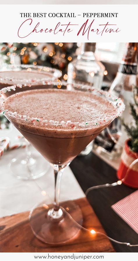 The BEST Holiday Cocktail EVER - Chocolate Peppermint Martini - Honey + Juniper Peppermint Chocolate Martini, Chocolate Peppermint Martini, Dessert Martini, Peppermint Cocktail, Holiday Martinis, Christmas Mocktails, Peppermint Martini, Christmas Martini, Entertaining Appetizers