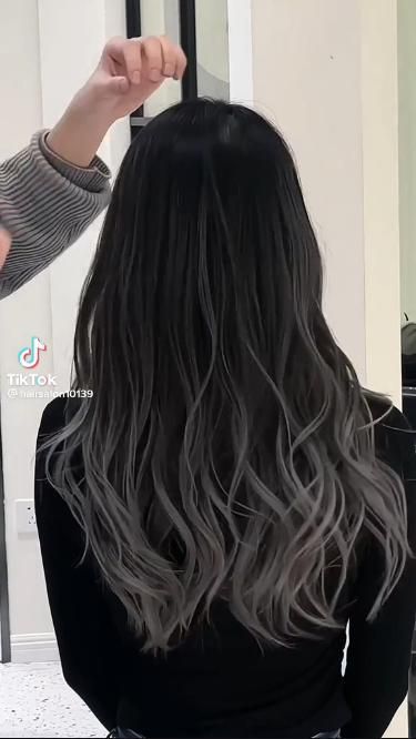 Black And Grey Hair, Grey Ombre Hair, Black Hair Balayage, Hair Magic, Balayage Hair Dark, Black Hair With Highlights, Grey Hair Color, Hair Dye Colors, Hair Inspiration Color