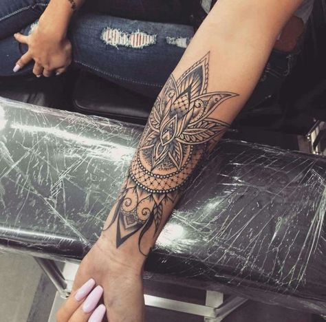 Mandala-style lower forearm tattoo-- completely obsessed with the detail and line work. Forearm Mandala Tattoo, Henna Tattoo Sleeve, Mandala Tattoo Sleeve, Henna Style, Forearm Tattoo Women, Japanese Tattoos, Geniale Tattoos, Tattoo Women, Tattoo Designs For Girls