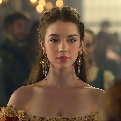 Mary Stewart Reign, Royalty Face Claim, Reign Adelaide Kane, Bridgerton Face Claims, Queen Face Claim, Royal Face Claim, Adelaide Kane Aesthetic, Princess Face Claim, Adelaide Kane Icons