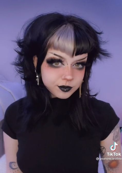 Goth Haircut Short Bangs, Edgy Goth Haircuts, Pointy Bangs Goth, Gothic V Bangs, Short V Bangs, Punk Goth Hairstyle, Pointed Bangs Goth, Alternative Bob Haircut Bangs, Alt Hair Round Face