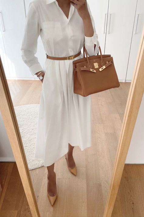 Belted T Shirt Dress, Shirt Dress Office Outfit, Hermes Summer Outfit, Belted Shirt Dress Outfit, Belted Dress Outfit Summer, Belt Around Dress, H Belt Outfit Hermes, Hermes Kelly Belt Women Outfits, Hermes Belt Outfit Women