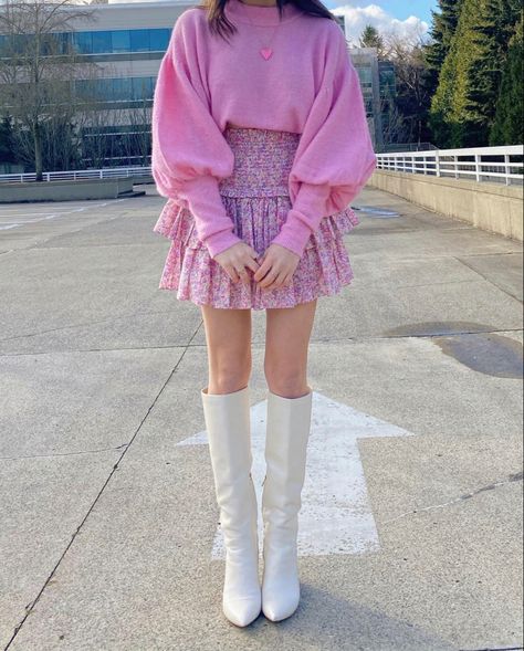 Emily Em Paris, Outfit Botas, Gogo Dress, Fashion Girly, Preppy Fashion, Outfit 90s, Gogo Boots, Emily In Paris, Pink Outfits