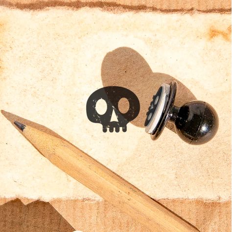 Mini Rubber Stamp Skull Skull Ministamp Stamp Skull Mini - Etsy Lithuania Rubber Stamp Design Ideas, Stamp Making Ideas, Small Linocut Stamps, Cute Stamps Design, Lino Stamp Ideas, Diy Stamps Homemade, Makerspace Crafts, Eraser Stamp Ideas, Stamp Carving Ideas