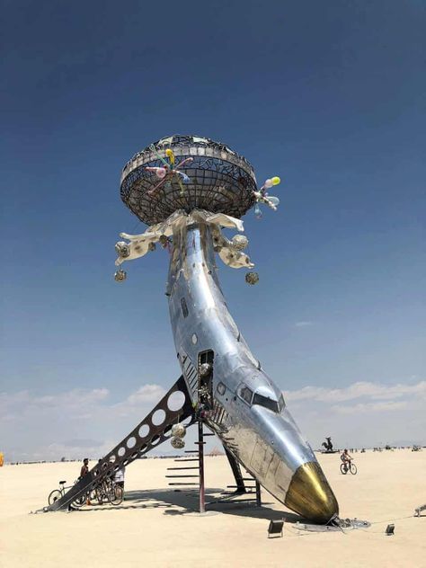 A sculptural airplane stands in the playa close to Black Rock City Burning Man Sculpture, Rock Style Men, Burning Man Art, Burning Men, Black Rock Desert, Nevada Desert, Burning Man Fashion, Black Rock City, Dust Storm