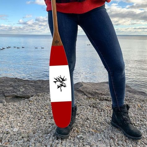 Canoe Paddle Art, Paddle Designs, Painted Oars, Paddle Decor, Painted Paddles, Canoe Paddles, Wood Canoe, Wood Paddle, Lakehouse Ideas