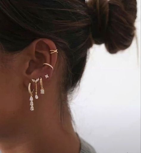 Ear Piercings Placement Chart, Ear Piercing Combinations, Ear Piercings Chart, Cool Ear Piercings, Pretty Ear Piercings, Multiple Ear Piercings, Cute Ear Piercings, Cute Piercings, Classy Jewelry