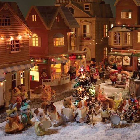 Sylvanian Christmas, Sylvanian Families House, One More Sleep, Village Square, Calico Critters Families, Calico Critter, Sylvanian Family, Online Shop Design, Shop Window Design