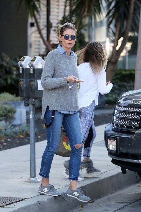 Celebrities Wearing New Balance, Over 50 Sneaker Outfits, New Balance Celebrities, 515 New Balance Outfit, New Balance And Jeans Outfits, New Balance Outfit Work, New Balance Trainers Women Outfit, Womens New Balance 327 Outfit, How To Wear New Balance Sneakers