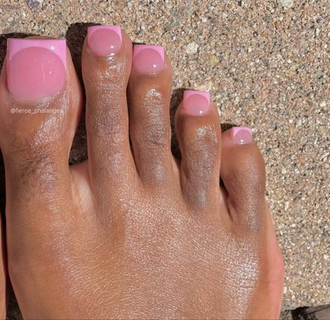 Pink Toe Nails Black Women, Acrylic Nails Toes Art Designs, Light Pink Pedicure Ideas, Pink French Pedi, Pink Pedicure French Tip, Pedicure With Tips, Pink French Pedicure Toenails, Pink French Tip Toenails, Jelly Toe Nails