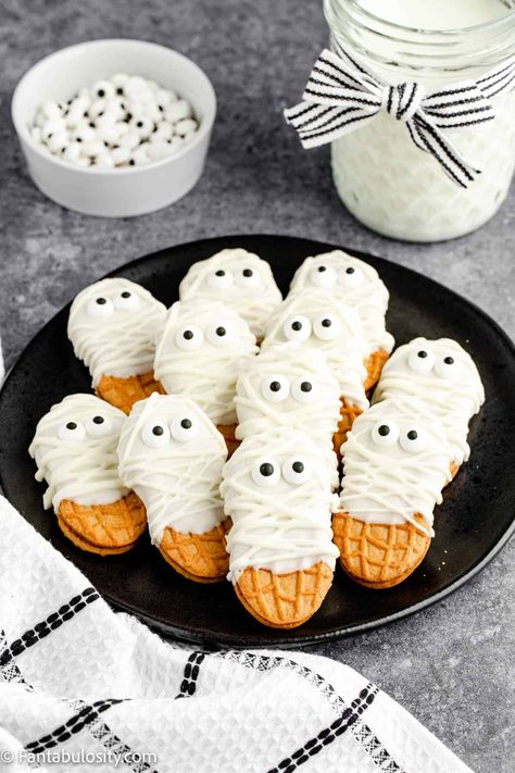 Nutter Butter Mummies - Fantabulosity Halloween Dessert Platter, Mummy Dessert, Creepy Cookies, Crunchy Peanut Butter Cookies, Pinwheel Sugar Cookies, Halloween Dessert Ideas, Halloween Eats, Pumpkin Cake Pops, Mummy Cookies