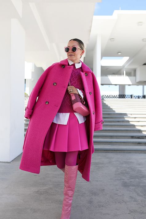 Styling Pink Boots, Outfit With Pink Coat, Plaid Print Coat, Pink Winter Coat, Plain Coats, Office Elegant, Monochromatic Fashion, Atlantic Pacific, Look Formal