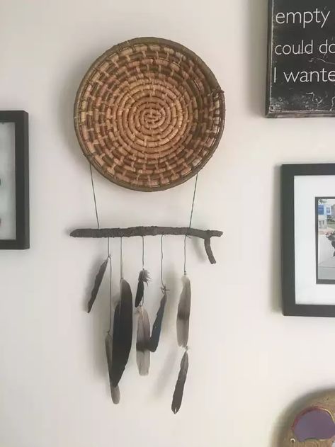 I really love the wall decorations in Skyrim, so I thought I'd make my own! - Imgur Viking Wall Decor, Diy Skyrim Decor, Skyrim Decorations, Skyrim Home Decor, Viking Room Decor, Skyrim Village, Skyrim Bedroom, Skyrim Room, Skyrim Decor