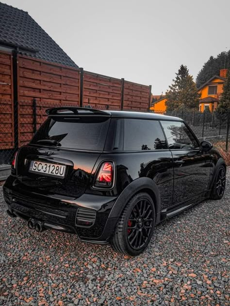 Blacked Out Mini Cooper, Mini Cooper Countryman Black, Mini R56 Jcw, Mini Cooper S Modified, Mini Cooper Modified, Mini Cooper Tuning, Black Mini Cooper, Mini Cooper Sd, Car Gang