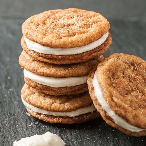 These Chewy Snickerdoodle Sandwich Cookies are a festive sweet treat made for the holidays. Perfect for cookie exchanges, dessert trays, and all the potlucks. They'll be gone in a snatch. Gluten Free Whoopie Pies, Snickerdoodle Sandwich Cookies, Snickerdoodle Recipes, Christmas Cookie Tin, Snicker Doodles, Cookies Bites, Pan Roast, American Cookies, Snickerdoodle Cookie