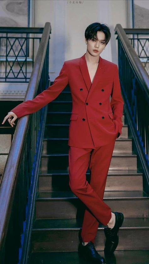 Red Suit Men Aesthetic, Red Prom Suits For Guys, Suit Men Aesthetic, Red Suit Men, Guys Prom Outfit, Red Prom Suit, Korean Outfits Men, Suits For Guys, Evan Lin