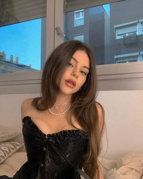 marie 🦋 on Instagram: “as good as it gets” #style #outfit #fashion #corset #makeup #girl #inspo Rp Girl, Corset Fashion Outfits, Instagram Story Questions, Fashion Corset, Makeup Girl, Corset Fashion, Female Profile, Photo Pose Style, Aesthetic Eyes