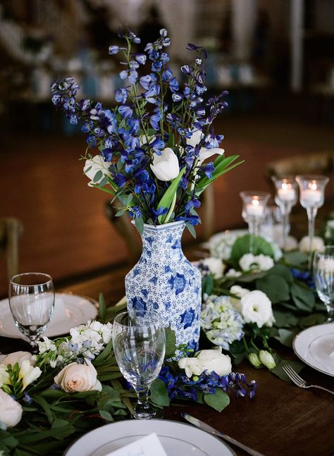 Delft Wedding Decor, Delft Blue Wedding Decor, Delft Wedding Theme, Delft Blue Wedding, Delft Wedding, Blue Willow Wedding, Chinoiserie Wedding, Blue Decorations, Porcelain Wedding