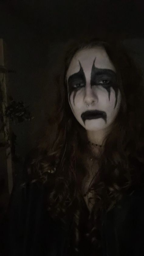 person with curly hair in corpse paint Haunted House Makeup, Mayhem Black Metal, Goth Eye Makeup, Black Metal Girl, Punk Makeup, Face Paint Makeup, Emo Makeup, Face Painting Halloween, Gothic Makeup