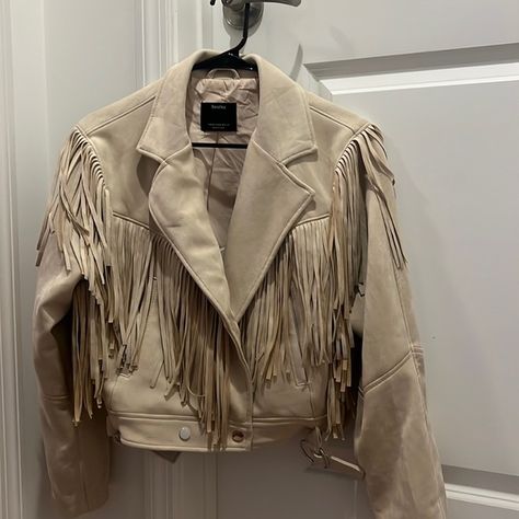 BERSHKA new fringe suede jacket Leather Fringe Jacket, Suede Fringe Jacket, Fringe Jacket, Leather Fringe, Suede Jacket, Leather Jackets, White Leather, Fashion Show, Jackets & Coats