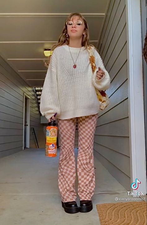 70s Comfy Outfits, Artsy Outfit Ideas Winter, Groovy Fall Outfits, Indie Winter Outfits Aesthetic, Indie Cold Weather Outfits, Grandma Chic Outfit, Plus Size Aesthetic Outfits Winter, Teacher Outfits Hippy, Y2k Teacher Outfits