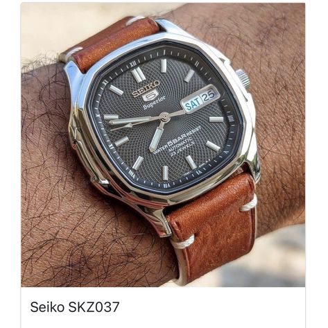 Stylish Watches Men, Casio Vintage, Fancy Watches, Premium Watches, Retro Watches, Mens Fashion Watches, Vintage Watches For Men, Watches Unique, Seiko Watches