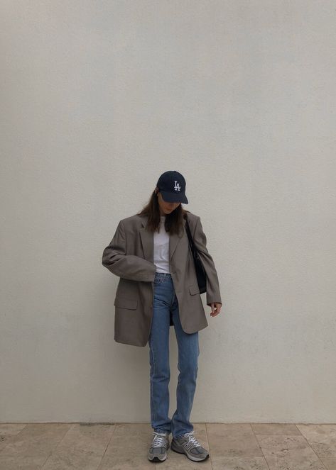 Blazer Ideas, New Balance Outfit, Uni Outfits, Estilo Chic, 90s Style, Blazer Outfits, 가을 패션, Outfit Inspo Fall, Mode Inspiration