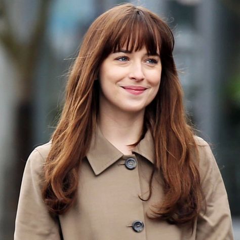 30 Adorable Pictures of Dakota Johnson on the Fifty Shades Darker Set Anastasia Steele Hair, Dakota Johnson Fifty Shades Darker, Dakota Johnson Hair, Darker Hair, 50 Shades Darker, Dakota Mayi Johnson, Dakota Johnson Style, Anastasia Steele, Hair 2018