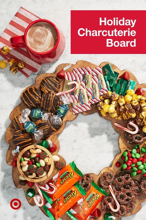 Candy-themed charcuterie board for the holidays? Yes, please! Add it to the dessert corner or hot cocoa bar at your Christmas party. Everyone will dig (in) & devour. Dessert Corner, Candy Charcuterie Board, Holiday Charcuterie Board, Candy Charcuterie, Holiday Charcuterie, Charcuterie Board Ideas, Christmas Recipes Appetizers, Charcuterie Inspiration, Party Food Platters