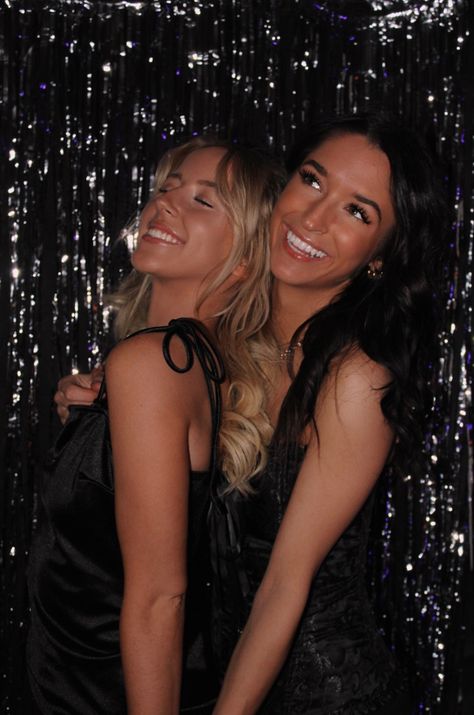 #newyear #pictures #newyearphoto #backdrop #bestie New Years Picture Ideas Friends, Backdrop Photoshoot Poses, Newyear Pictures, Birthday Photoshoot With Friends, Party Pictures With Friends, Glamor Shots, Besties Pictures, Bestie Birthday, New Year Pictures