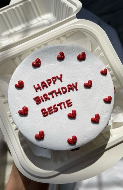 18th Birthday Cake For Best Friend, Best Friend Cake Ideas Aesthetic, Aesthetic Cake For Best Friend, Birthday Cake For Male Bestie, Hbd Cake Design, Mini Birthday Cake For Best Friend, Birthday Cake For Friend Funny, Bff Cake Ideas, Bff Birthday Cake Ideas