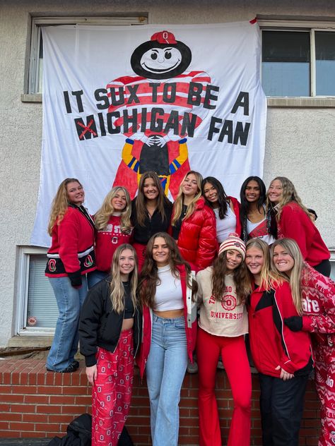 Ohio State Game Day Outfit Winter, Ohio State Game Day Outfit Fall, Outfits For Football Games College, Ohio State Tailgate Outfit, Osu College Aesthetic, Osu Football Game Outfit, Winter College Football Game Outfit, Ohio State Game Day Outfit Cold, Nebraska Game Day Outfit