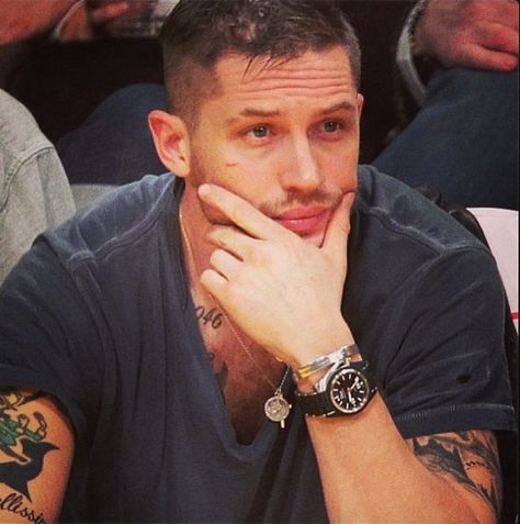 Tom Hardy. Fighting Irish tat. Jesus it doesn't get hotter!! Tom Hardy Lawless, Edward Thomas Hardy, Tom Hardy Actor, Men Tattoos, Fc Chelsea, The Perfect Guy, Origami Owl, Tom Hardy, Man Crush