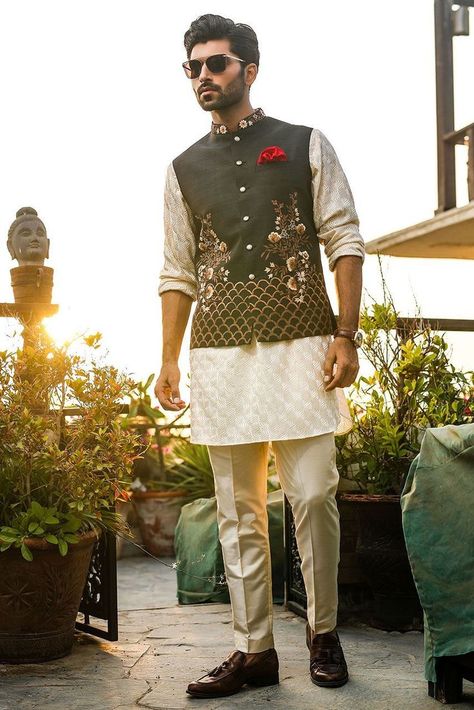 Mehndi Outfit For Men, Mehendi Outfits Men, Mehndi Dress Men, Groom Mehndi Outfit For Men, Mehndi Dresses For Boys For Men, Traditional Dresses For Boys, Mehendi Outfit For Men Indian Weddings, Mehndi Dress For Groom For Men, Men Sangeet Outfit Indian Groom