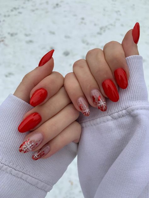 Red Gel Nails Christmas, Red Xmas Nails Designs, Nails Red Christmas, Red Nail Christmas Designs, Xmas Nails Red, Nails Natal, Red Snowflake Nails, Red Christmas Nails Winter, Xmas Red Nails