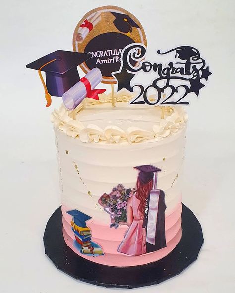 Graduation cake. #creamcake #celebrationcake #graduationcake #cakesinabuja #la_saveur_cakes | Instagram Graduation Cake Ideas Simple, Graduation Cake Simple, Simple Graduation Cake Designs, Cake Graduation Ideas, Graduation Cakes Ideas, Graduation Theme Cake, Cake For Graduation, Simple Graduation Cakes, Graduation Cake Ideas