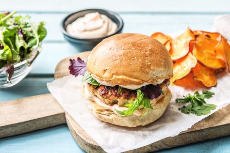 Sriracha Turkey Burgers with sweet potato chips and ginger dressed greens Rosemary Sweet Potatoes, Pork Burgers Recipes, Baked Burgers, Turkey Burger Recipe, Hamburger Recipe, Turkey Patties, Apple Pork, Turkey Burger Recipes, Hello Fresh Recipes