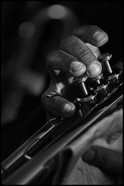 making music... Playing An Instrument, Arte Jazz, Life Wallpaper, Musician Photography, Jazz Art, Its A Mans World, Black And White Photograph, Louis Armstrong, All About Music