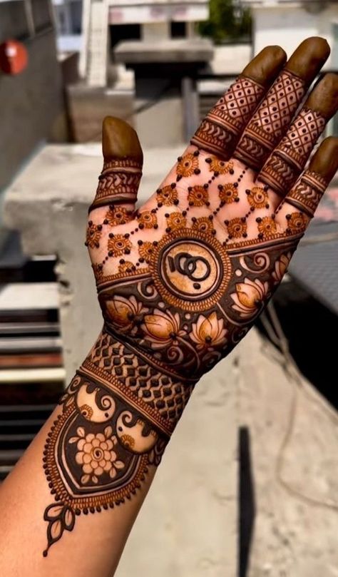 Mehendi Designs Bridal, Ring Mehndi Design, Outfits For Bride, Bride Mehendi, Mehendi Designs For Hands, Mehendi Lehenga, Lehenga For Bride, Mehendi Bridal, Hand Mehendi