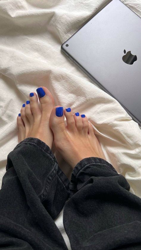 PM Idea, [29 дек. 2023 в 01:36] Pedicure ideas for any day Feet Nail Design, Summer Pedicure, Gel Pedicure, Foot Pedicure, Pedicure Ideas, Blue Toes, Gel Toe Nails, Summer Toes, Acrylic Toes