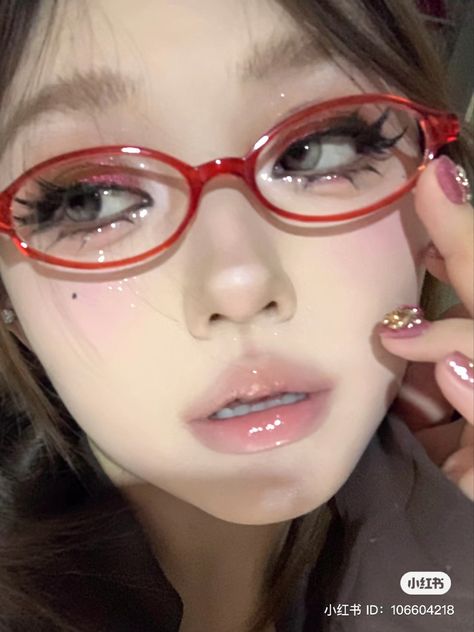 Douyin Makeup With Glasses, Douyin Glasses Makeup, Puppy Beauty Face, Y2k Makeup Looks, Makeup Y2k, C Beauty, Festival Make Up, Douyin Makeup, Doll Eye Makeup