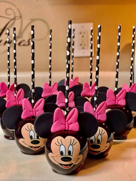 Mermaid Baking, Minnie Mouse Candy Apples, Mickey Mouse Candy Apples, Disney Caramel Apples, Minnie Mouse Oreo Pops, Disney World Candy Apples, Alcohol Bottle Crafts, Gourmet Candy Apples, Halloween Apples