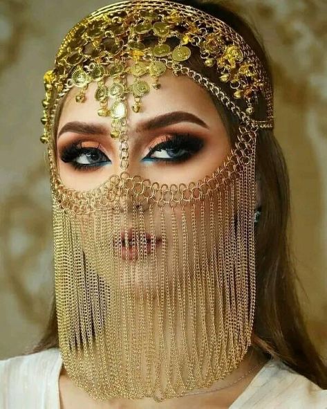 Egyptian Accessories, Arabian Women, Face Jewellery, Arabian Beauty Women, Arab Beauty, Beautiful Muslim Women, Arab Fashion, Arab Women, Head Piece