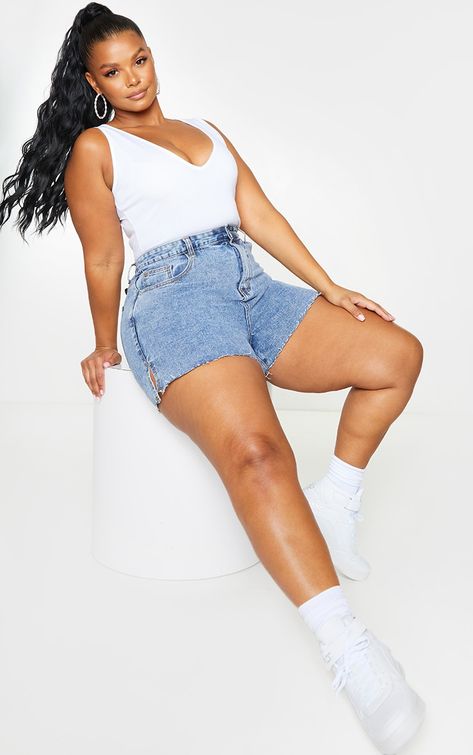 Jean Shorts Plus Size Outfit, Size 12 Summer Outfits, Curvy Shorts Outfit, Jean Shorts Outfits Women, Summer Outfits Plus Size Black Women, Denim And White Outfits, Shorts Outfits Black Women, Mom Shorts Outfit, Jean Shorts Outfits