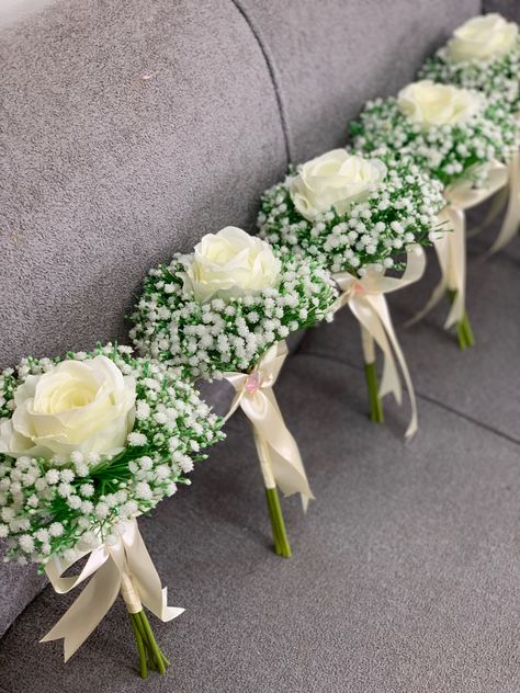 Wedding Bouquets For Champagne Dress, Small Bouquet Of Flowers Wedding, Mini Bouquet Flowers Wedding, Simple Bouquets For Bridesmaids, Wedding Flowers With Baby Breath, Bridesmaid Simple Bouquet, Baby Breath Bouquet Bridesmaids, Winter White Flowers, Eucalyptus And Baby Breath Bouquet