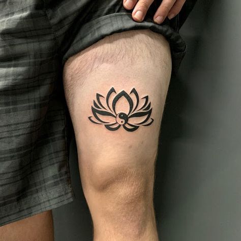 Flower Tattoo For Men, Lotus Tattoo Men, Lotus Tattoo Back, Takemichi Harem, Men Flower Tattoo, Small Lotus Tattoo, Small Back Tattoos, Lotus Flower Tattoo Design, Lotus Tattoo Design