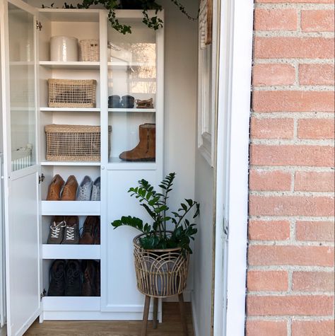 #ikeahacks #ikeabilly #ikeaideas #ikea #entryway #mudroom Ikea Billy Mudroom Hack, Billy Entryway, Billy Hack, Ikea Billy Hack, Ikea Entryway, Billy Ikea, Easy Ikea Hacks, Ikea Hacks Ideas, Easy Ikea Hack